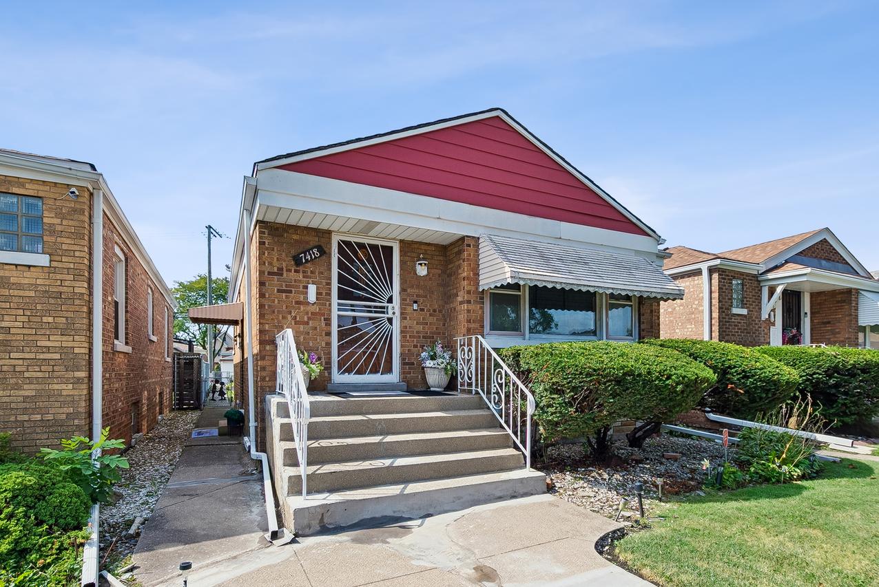 7418 S Maplewood Ave., Chicago, IL 60629