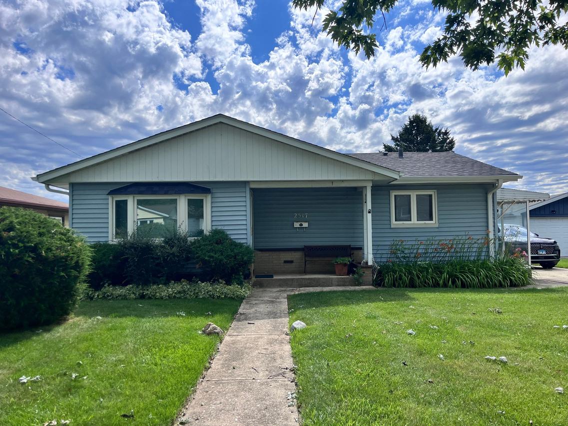 2517 N Elmwood Ave., Waukegan, IL 60087