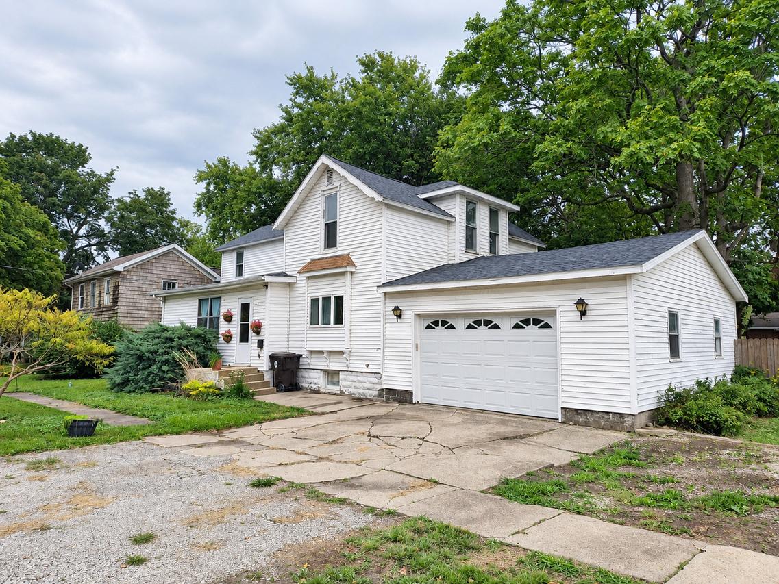 617 S Macon St., Bement, IL 61813