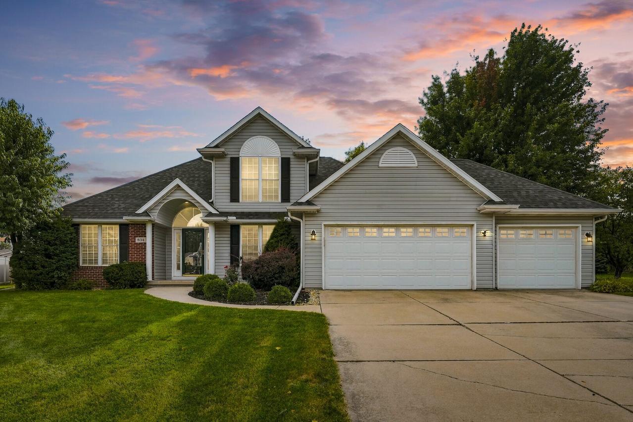 834 Stone Church Ln., Geneseo, IL 61254