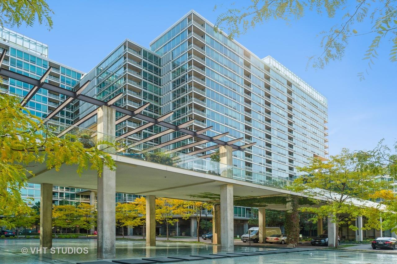 9655 Woods Dr. #707, Skokie, IL 60077