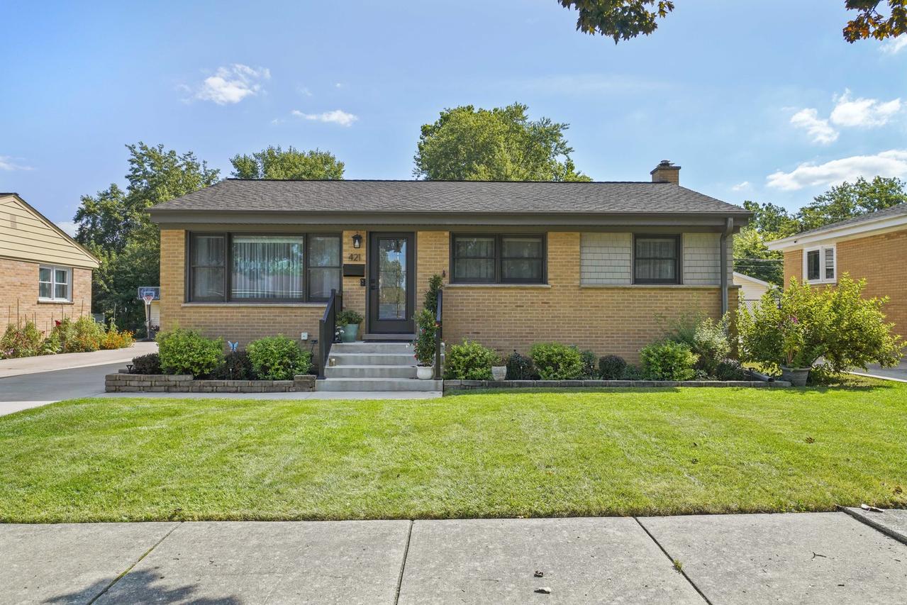 421 Vassar Ln., Des Plaines, IL 60016