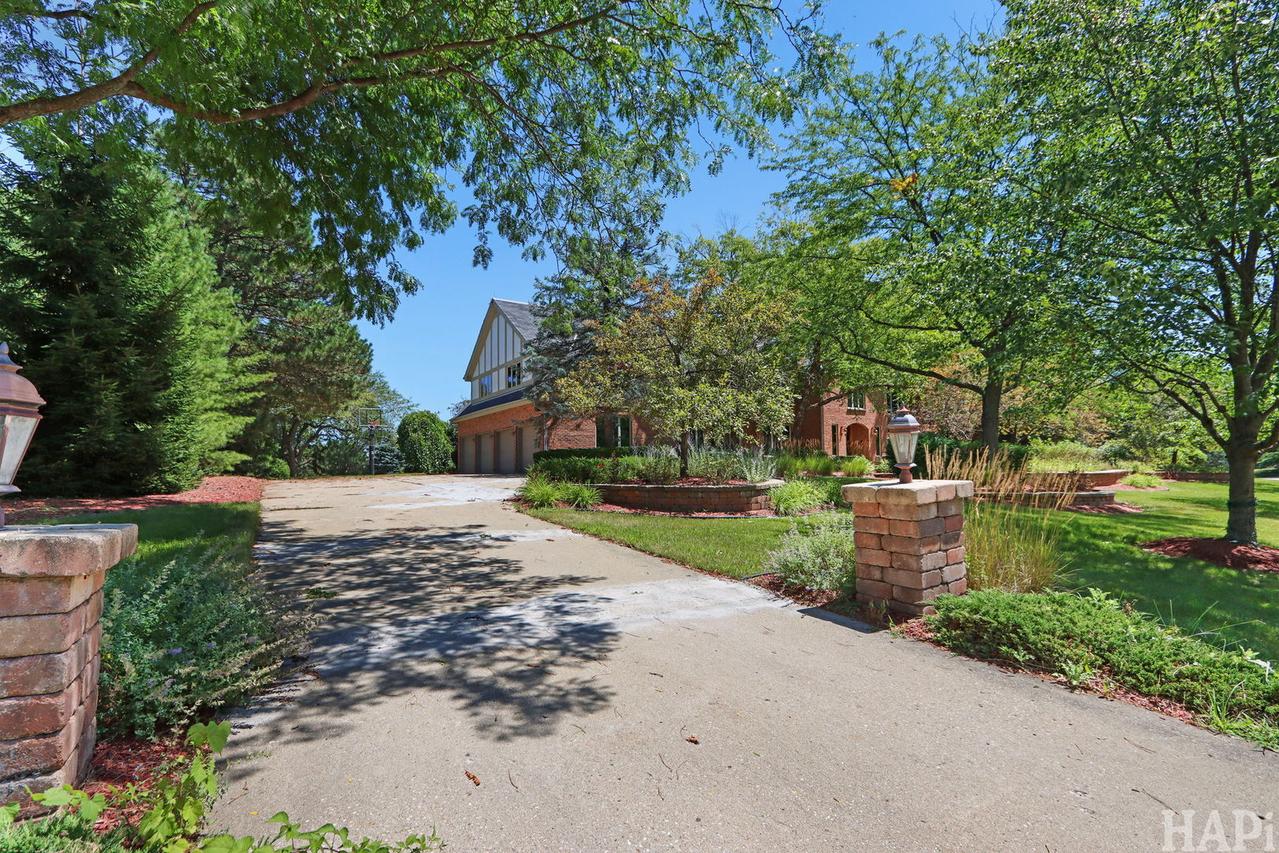 35 Revere Dr., South Barrington, IL 60010