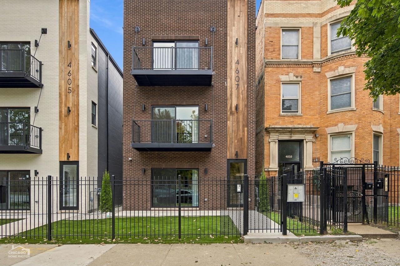 4607 S Prairie Ave. #1, Chicago, IL 60653