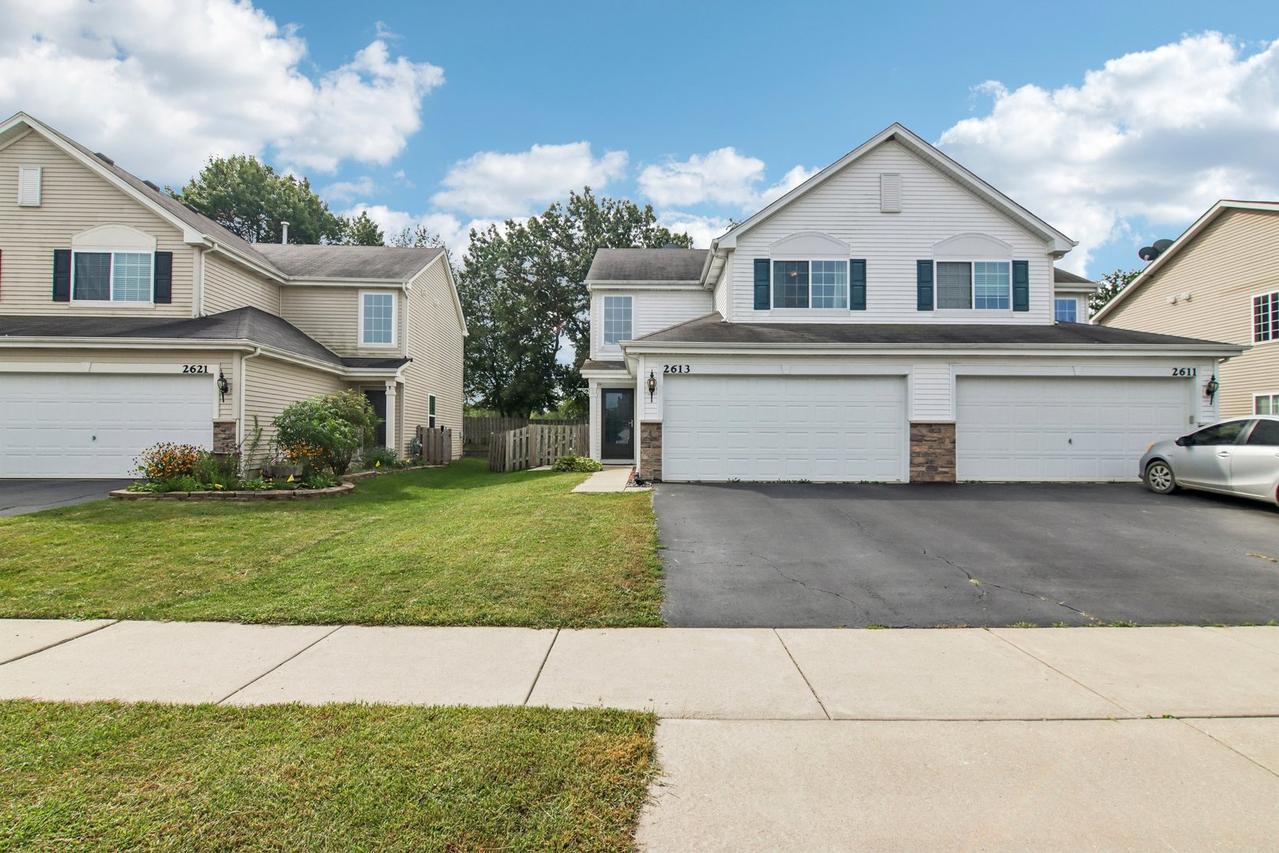 2613 Hearthstone Dr., Hampshire, IL 60140