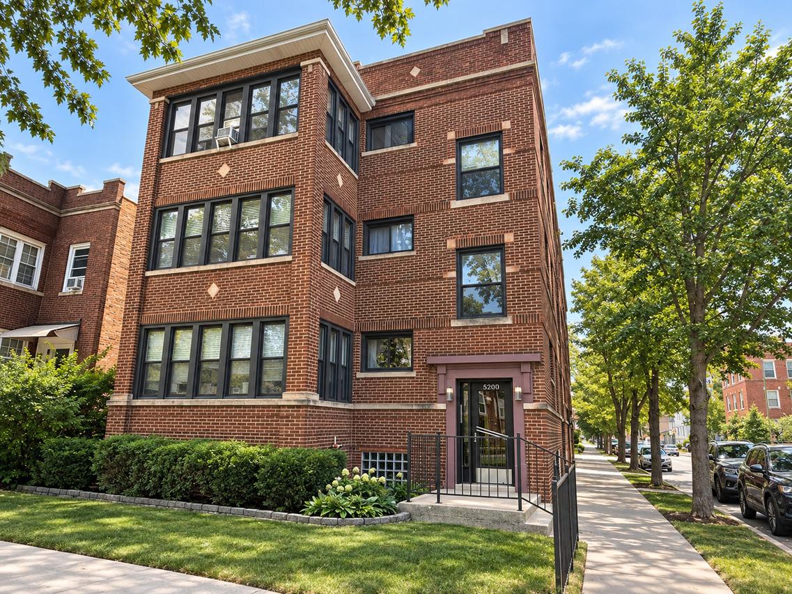 5200 W Cullom Ave. #3, Chicago, IL 60641