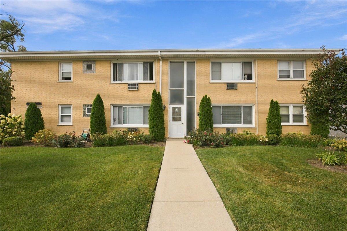 954 Shermer Rd. #15, Glenview, IL 60025