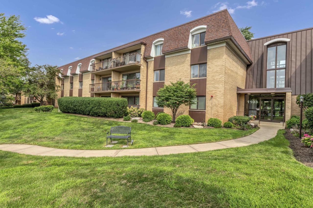 1103 N Mill St. #104, Naperville, IL 60563