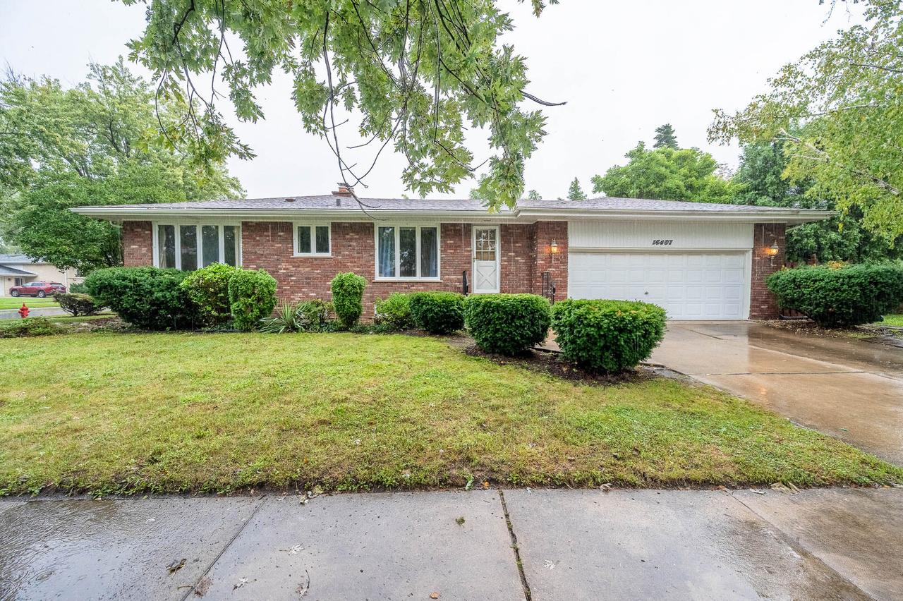 16407 Woodlawn Ave., South Holland, IL 60473