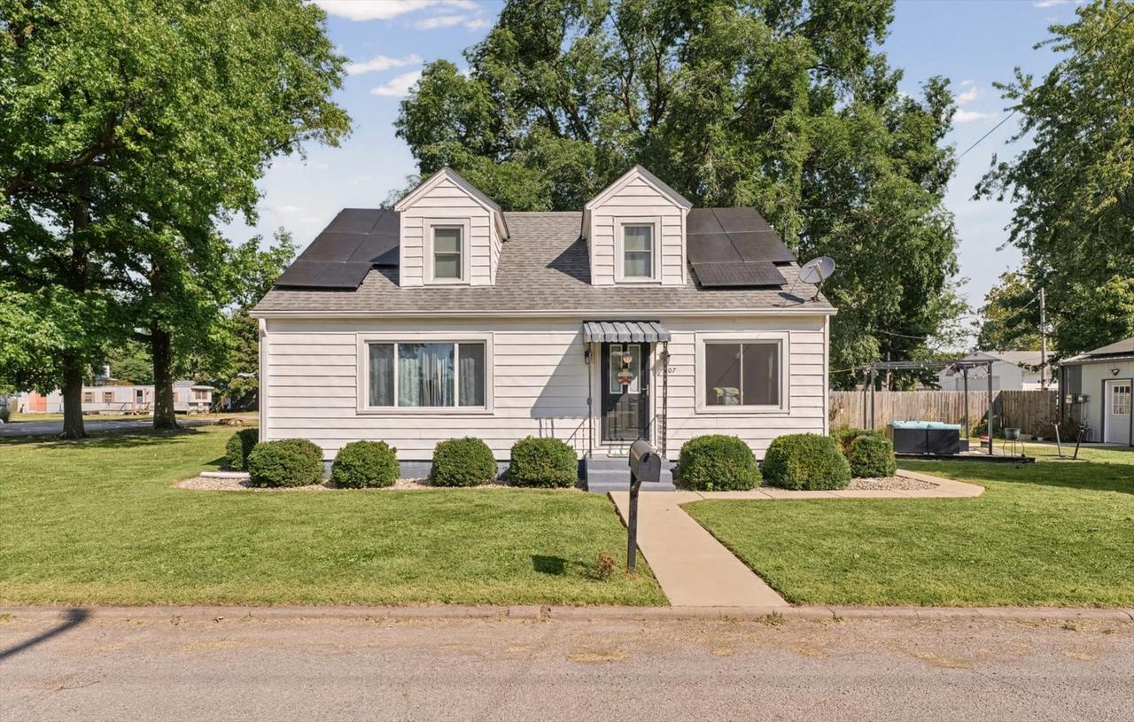 307 W Green St., Newman, IL 61942