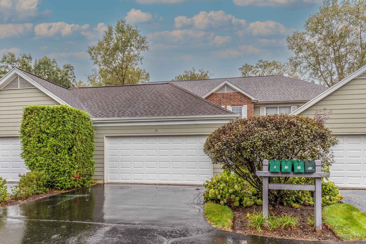 10 Newcastle Ln., Lincolnshire, IL 60069