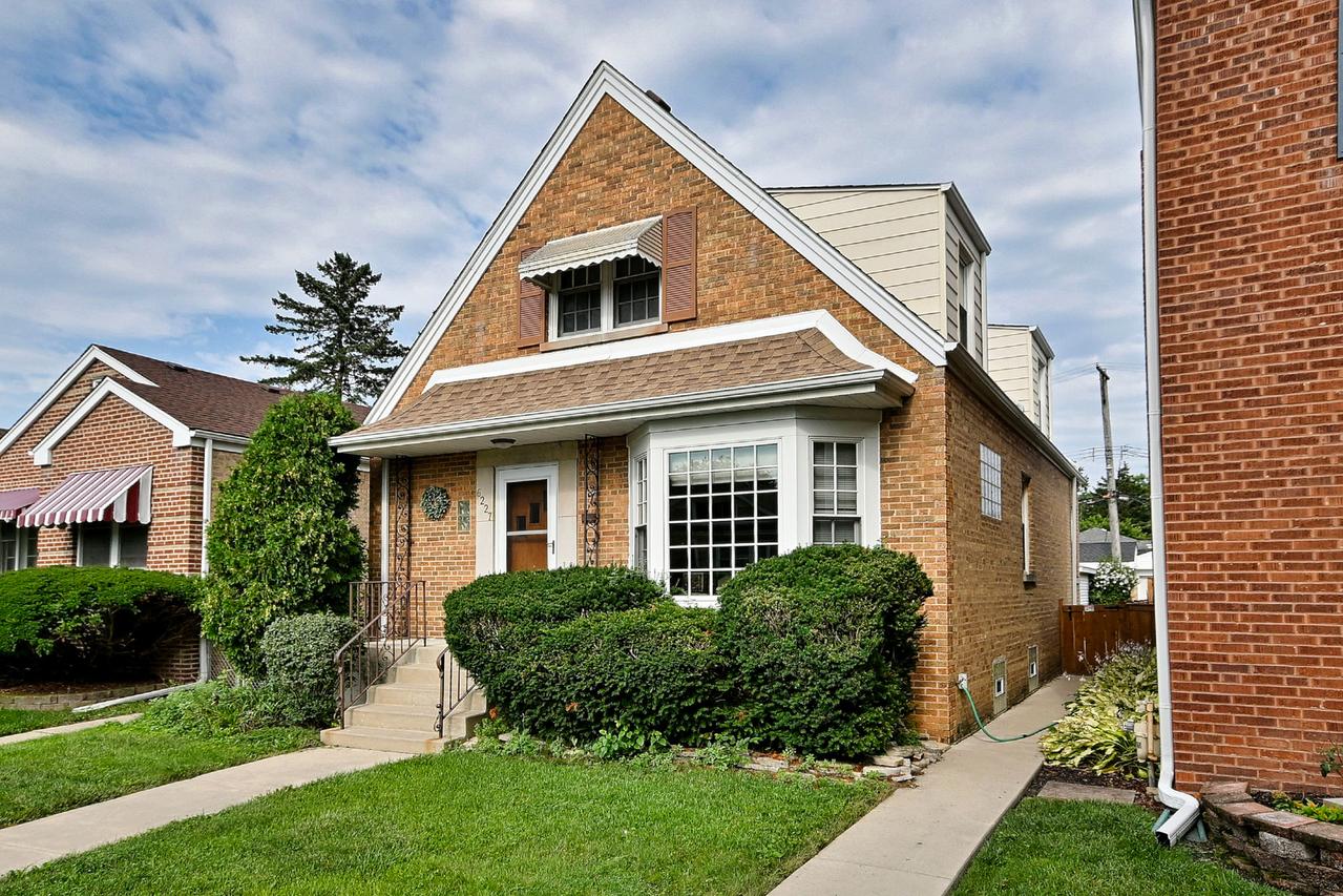 6227 N Naper Ave., Chicago, IL 60631