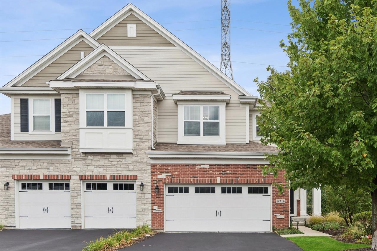 27W116 Redbud Ln., Winfield, IL 60190