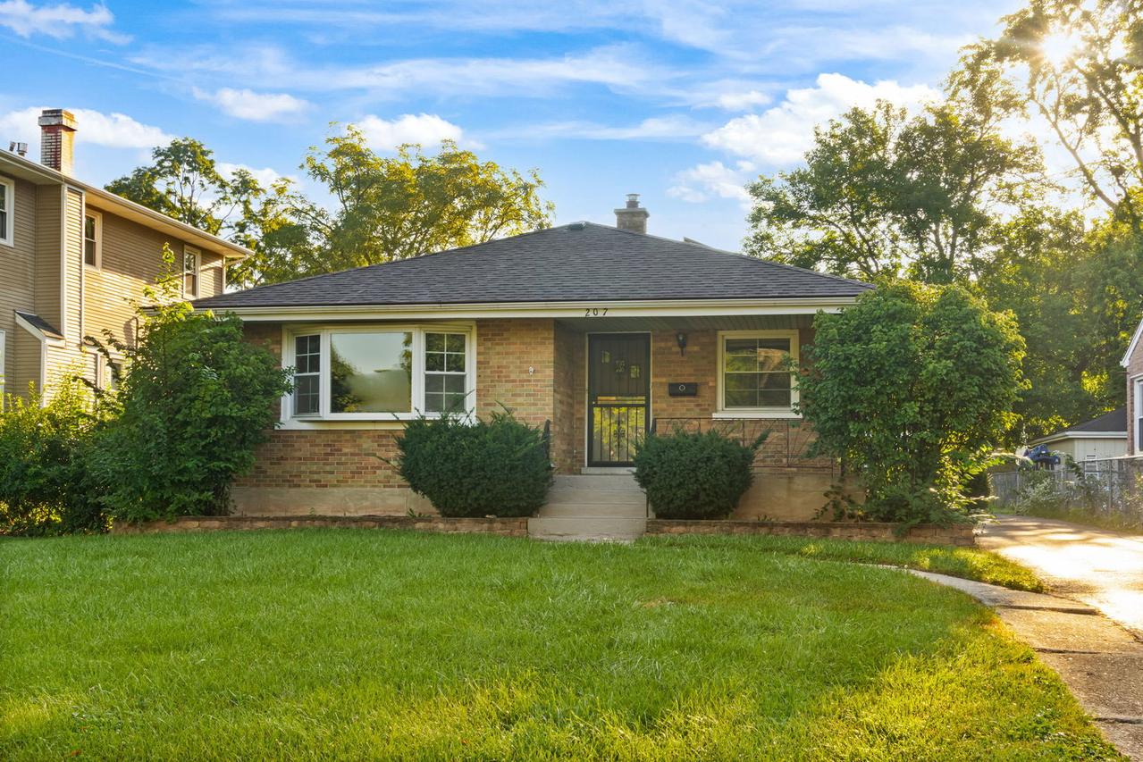 207 N Yale Ave., Villa Park, IL 60181
