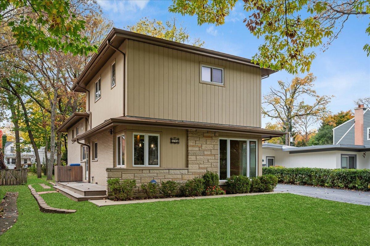 296 Barberry Rd., Highland Park, IL 60035