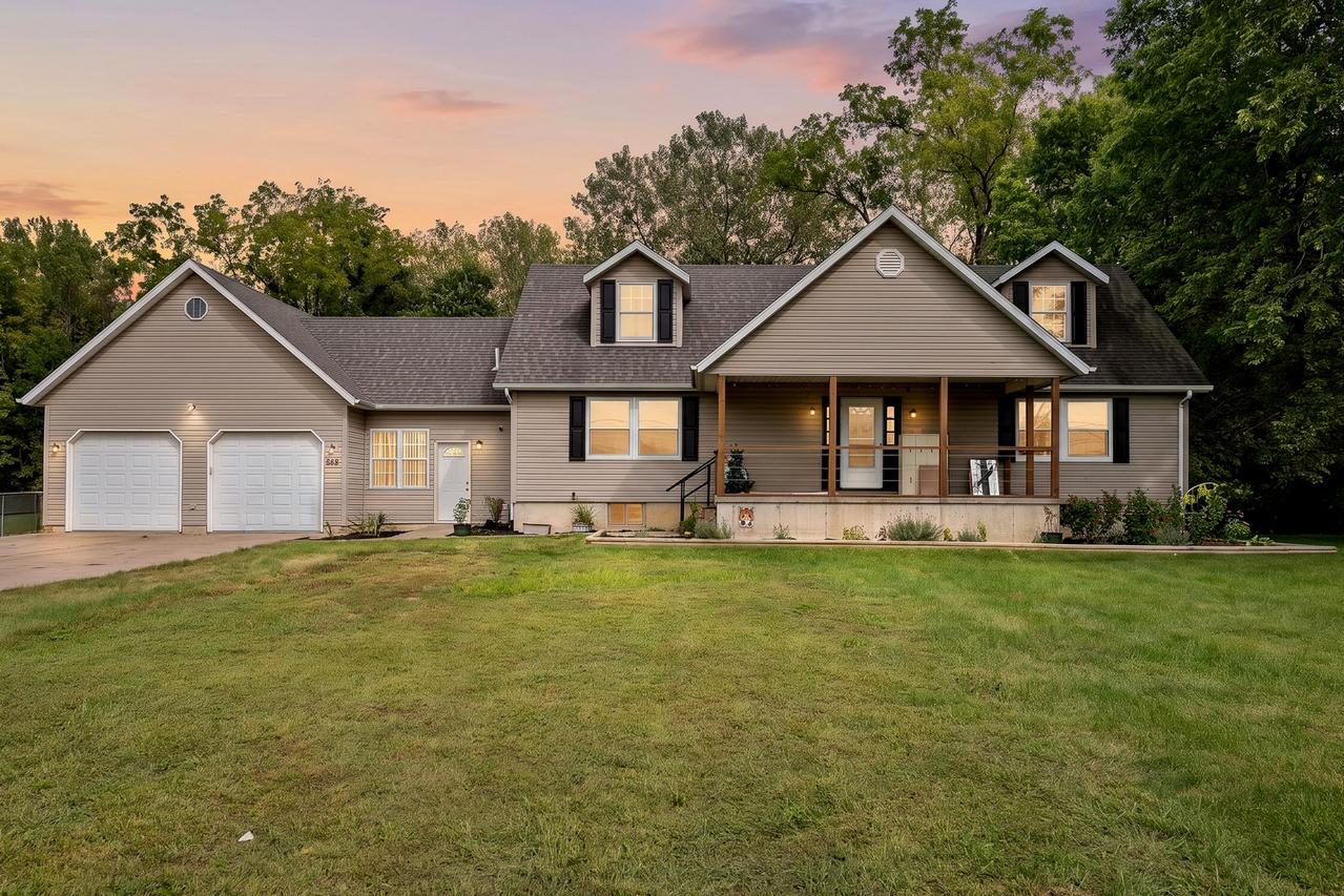 7525 121st St., Andalusia, IL 61232