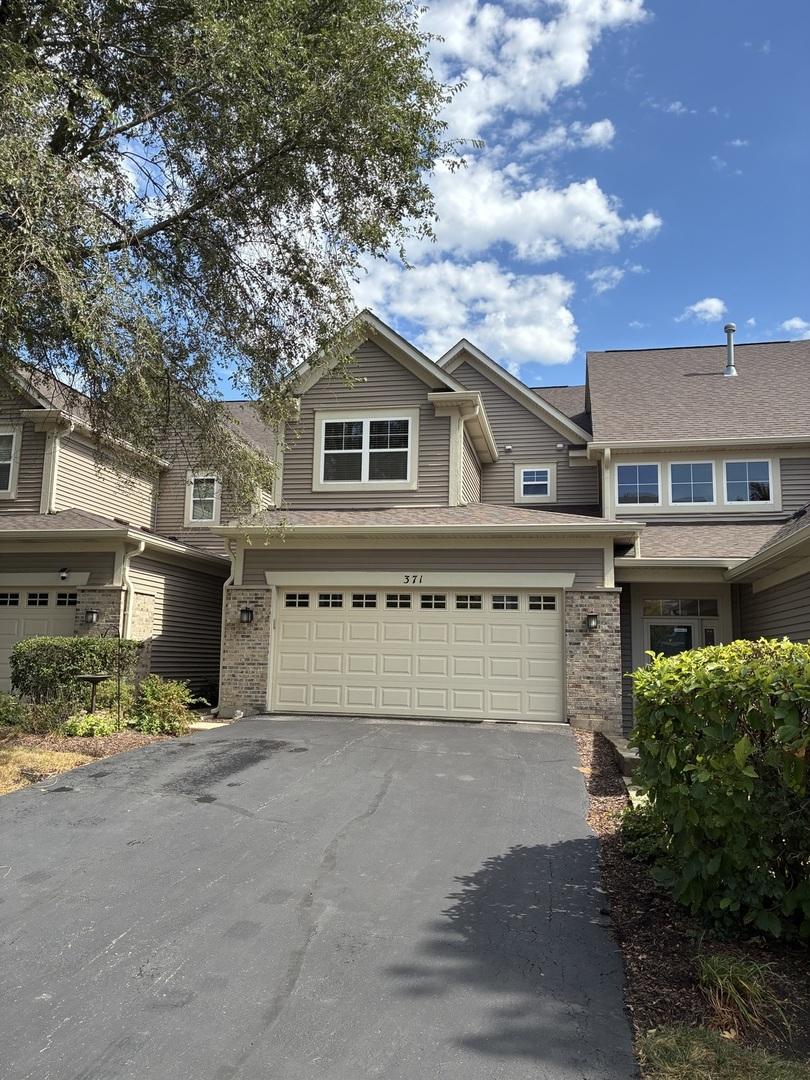 371 Hickory Ln., South Elgin, IL 60177