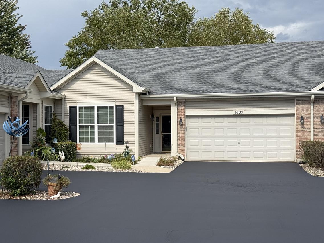 1607 Cadillac Cir., Romeoville, IL 60446