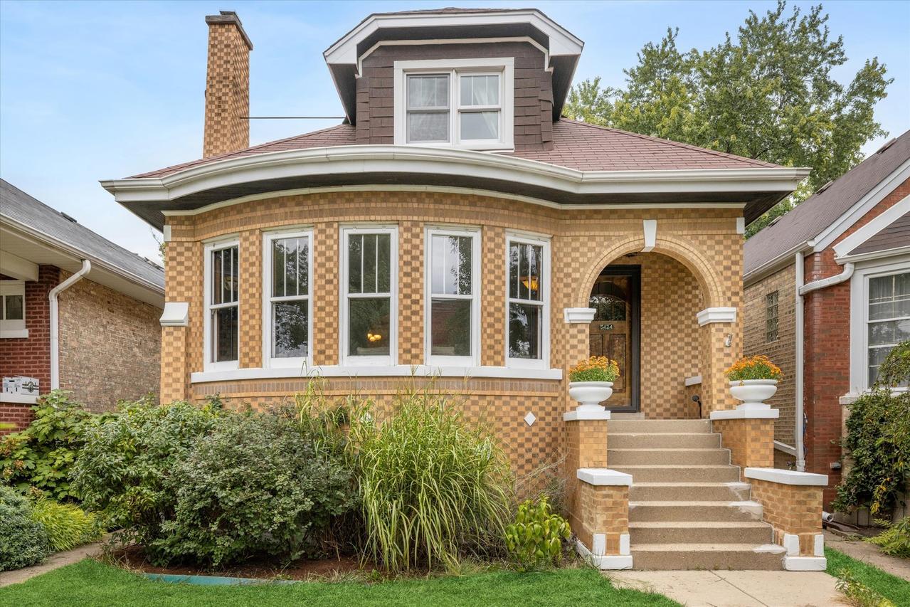 5424 W Waveland Ave., Chicago, IL 60641