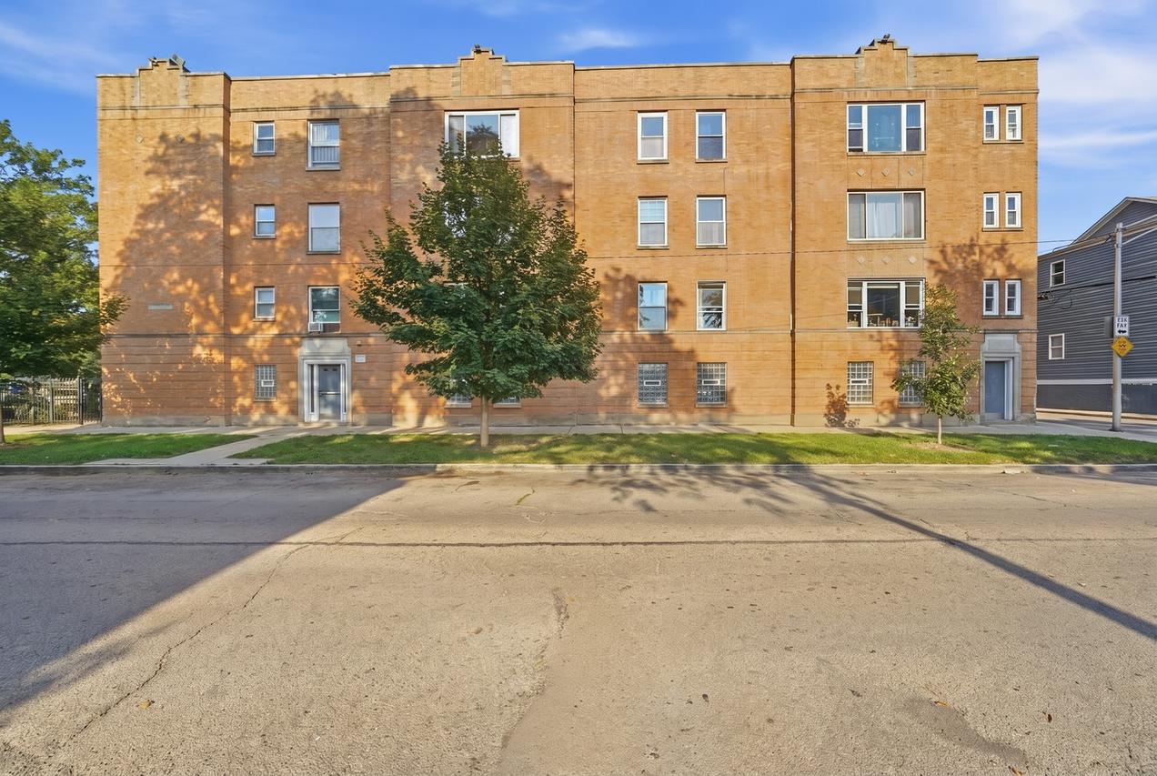 2121 N Saint Louis Ave. #3S, Chicago, IL 60647