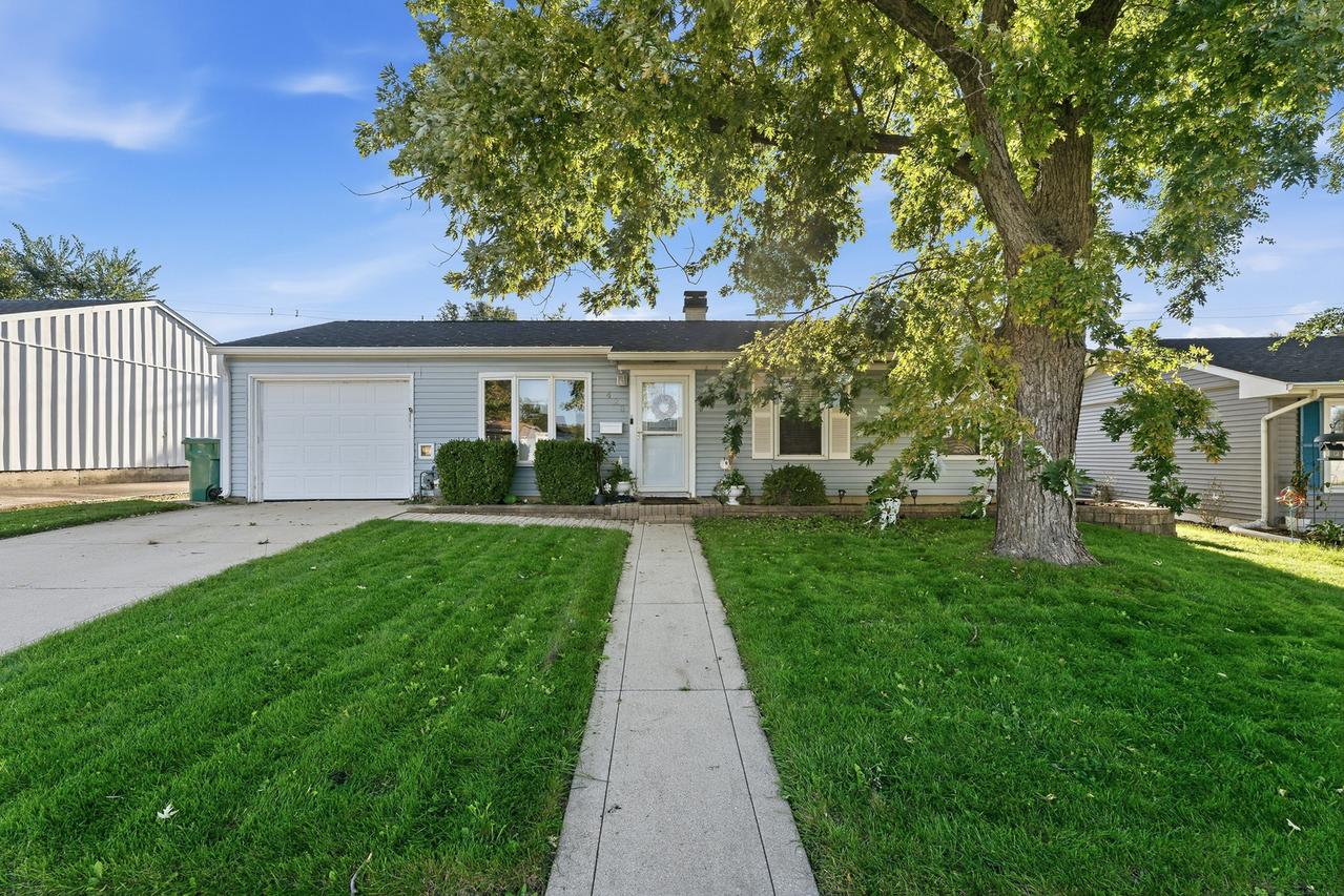 428 Kenyon Ave., Romeoville, IL 60446