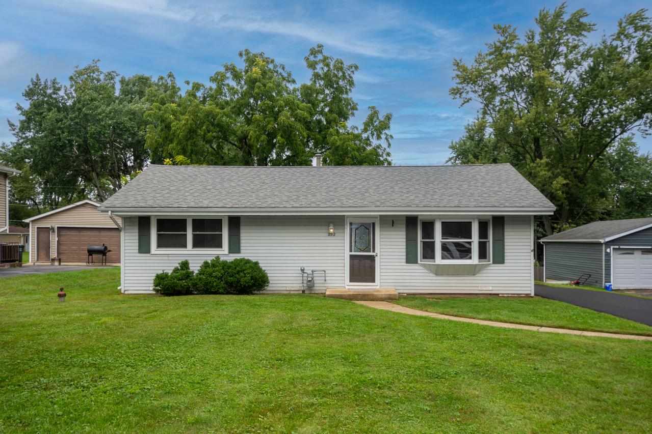 2312 Briar Ln., Lindenhurst, IL 60046