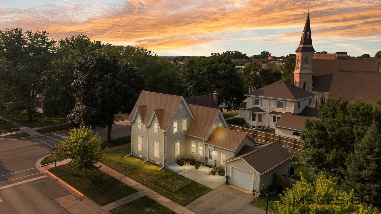230 Somonauk St., Sycamore, IL 60178