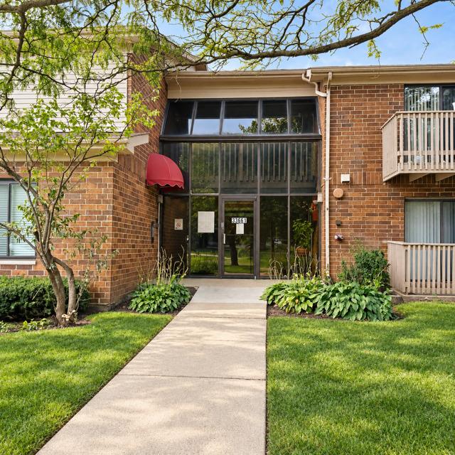 33661 N Royal Oak Ln. #105, Grayslake, IL 60030