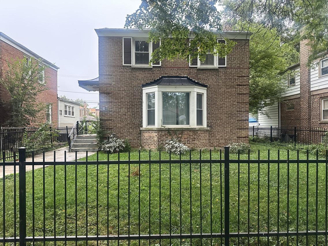 9939 S Paxton Ave., Chicago, IL 60617