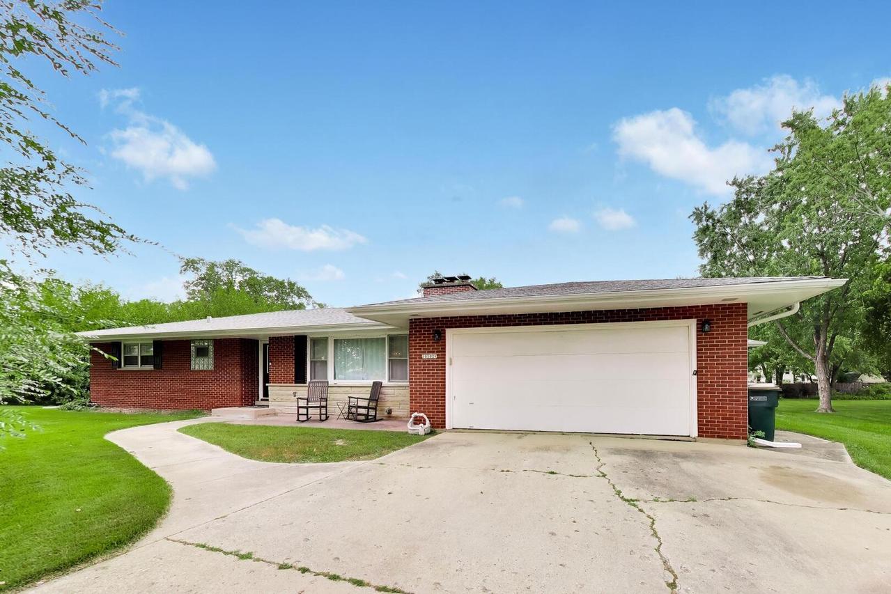 10s021 Plainfield Naperville Rd., Naperville, IL 60564