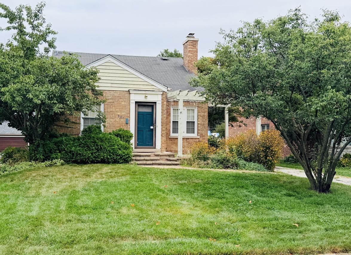 301 N Clinton Ave., Elmhurst, IL 60126