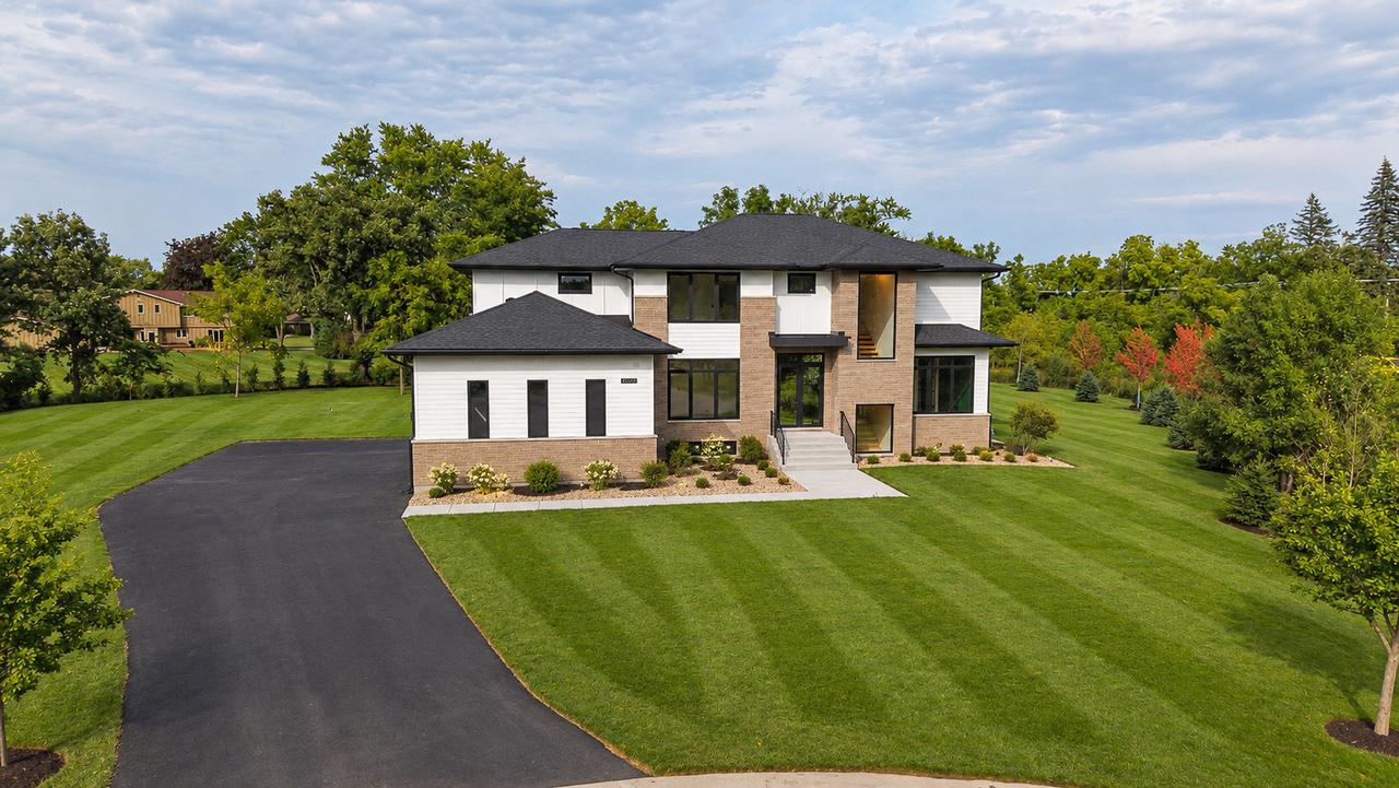 23589 N Owl Ct., Lake Barrington, IL 60010