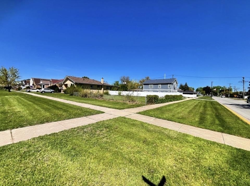 6910 43rd St., Berwyn, IL 60402