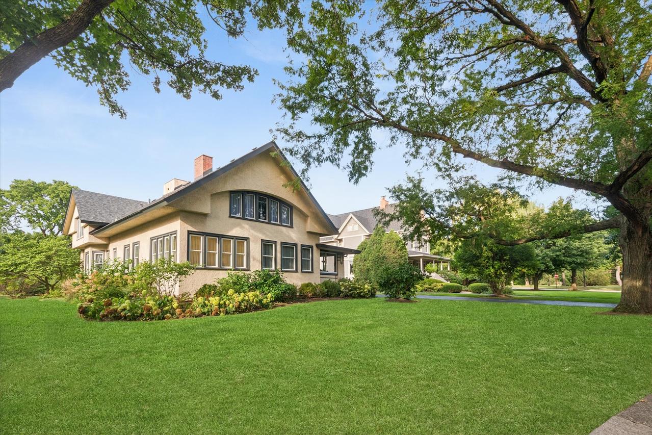 310 N Delaplaine Rd., Riverside, IL 60546