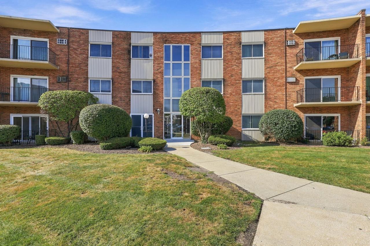9724 S Karlov Ave. #304, Oak Lawn, IL 60453
