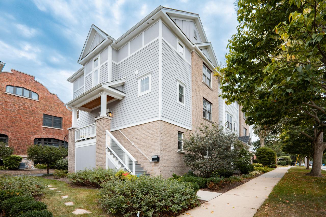 550 Ohio Ave., St. Charles, IL 60174