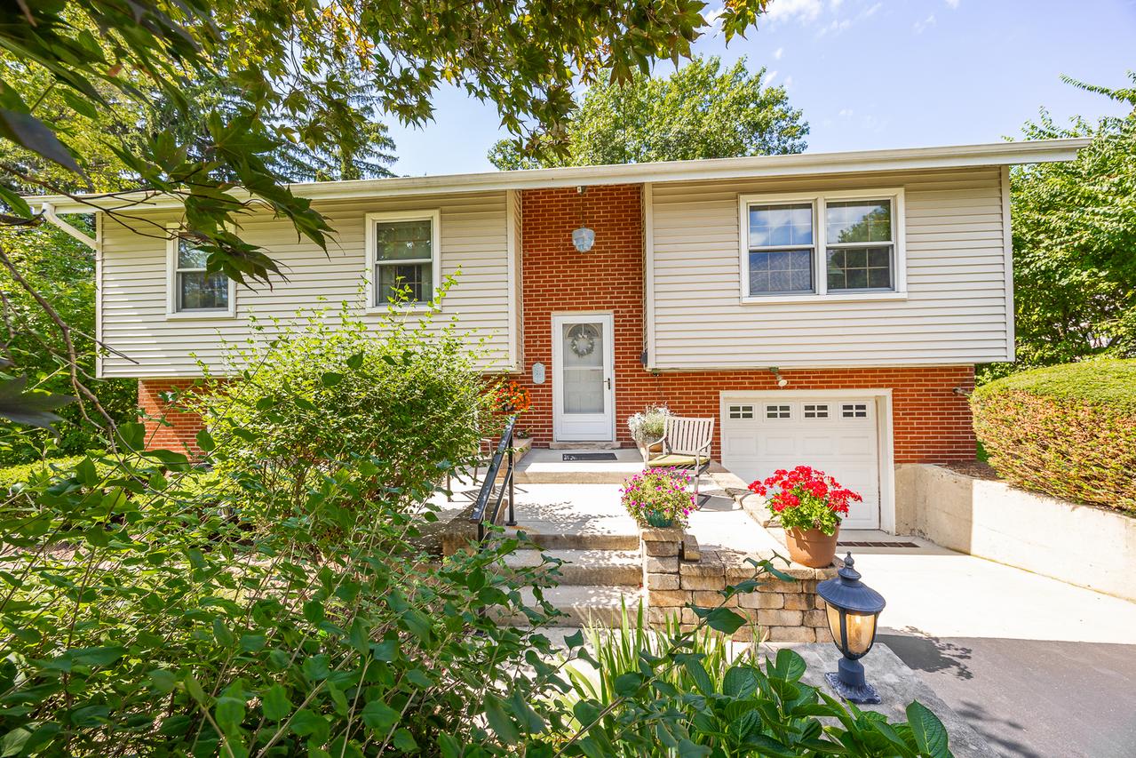 5722 Main St., Downers Grove, IL 60516