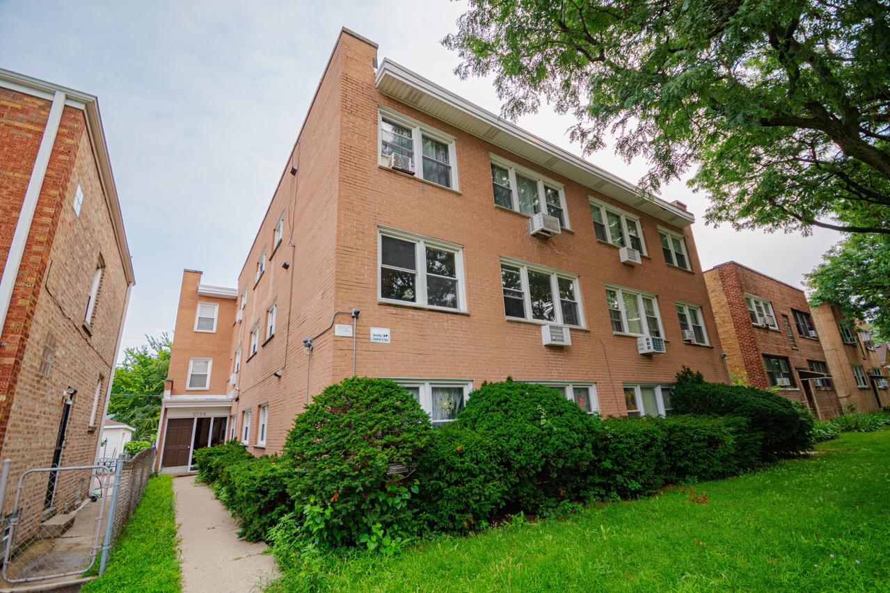 2724 W Berwyn Ave. #2B, Chicago, IL 60625