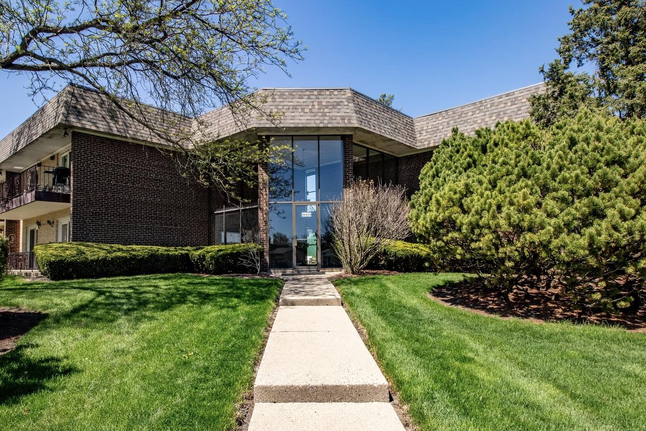 3N550 Crown Rd. #10, Elmhurst, IL 60126