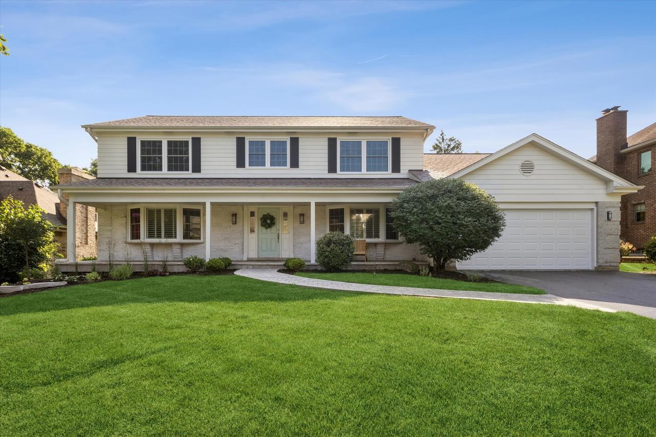 7553 Ridgewood Ln., Burr Ridge, IL 60527