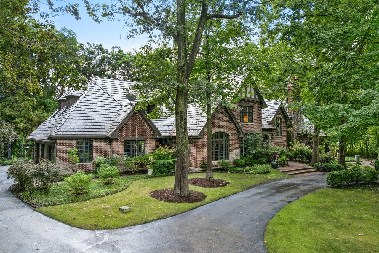 2901 Glenbriar Dr., St. Charles, IL 60174