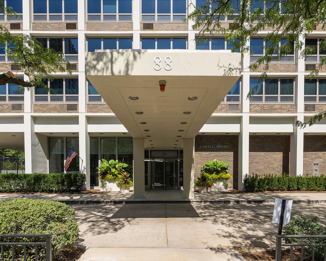 88 W Schiller St. #1003L, Chicago, IL 60610