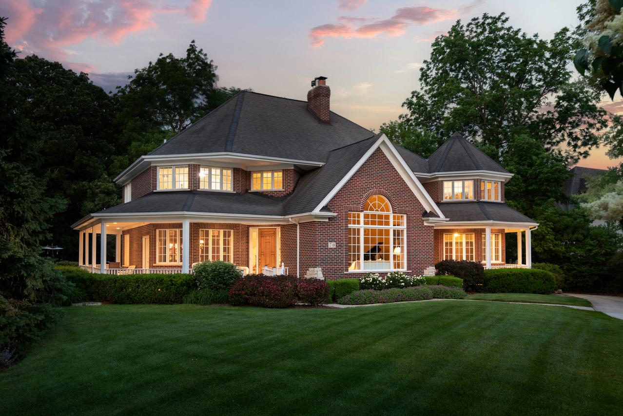 70 Forest Ave., Naperville, IL 60540