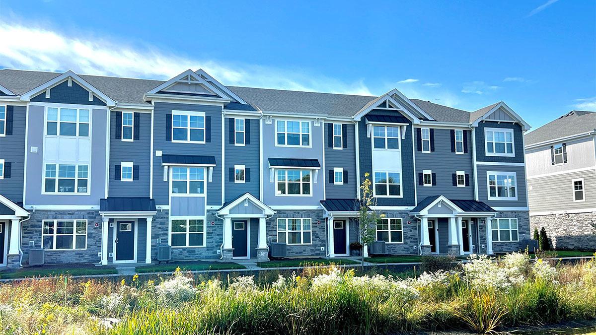 415 Lakeshore Ct., St. Charles, IL 60174