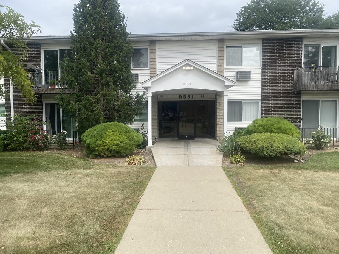9581 Dee Rd. #2L, Des Plaines, IL 60016