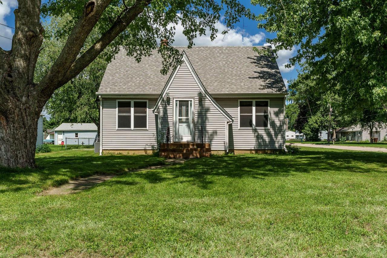 808 Wayne Dr., Loves Park, IL 61111