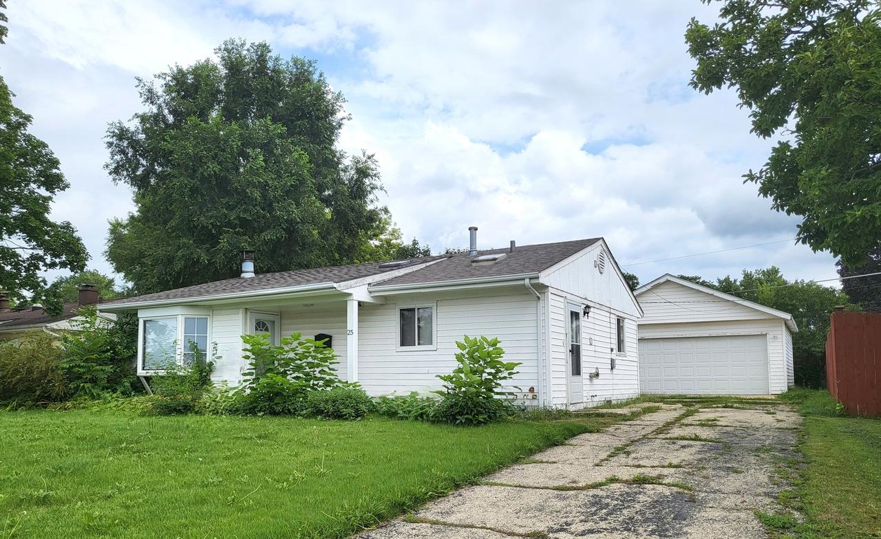 25 Thrush Rd., Carpentersville, IL 60110