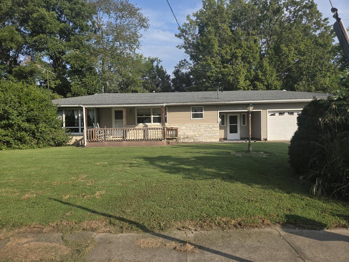 201 E 2nd St., Grand Chain, IL 62941