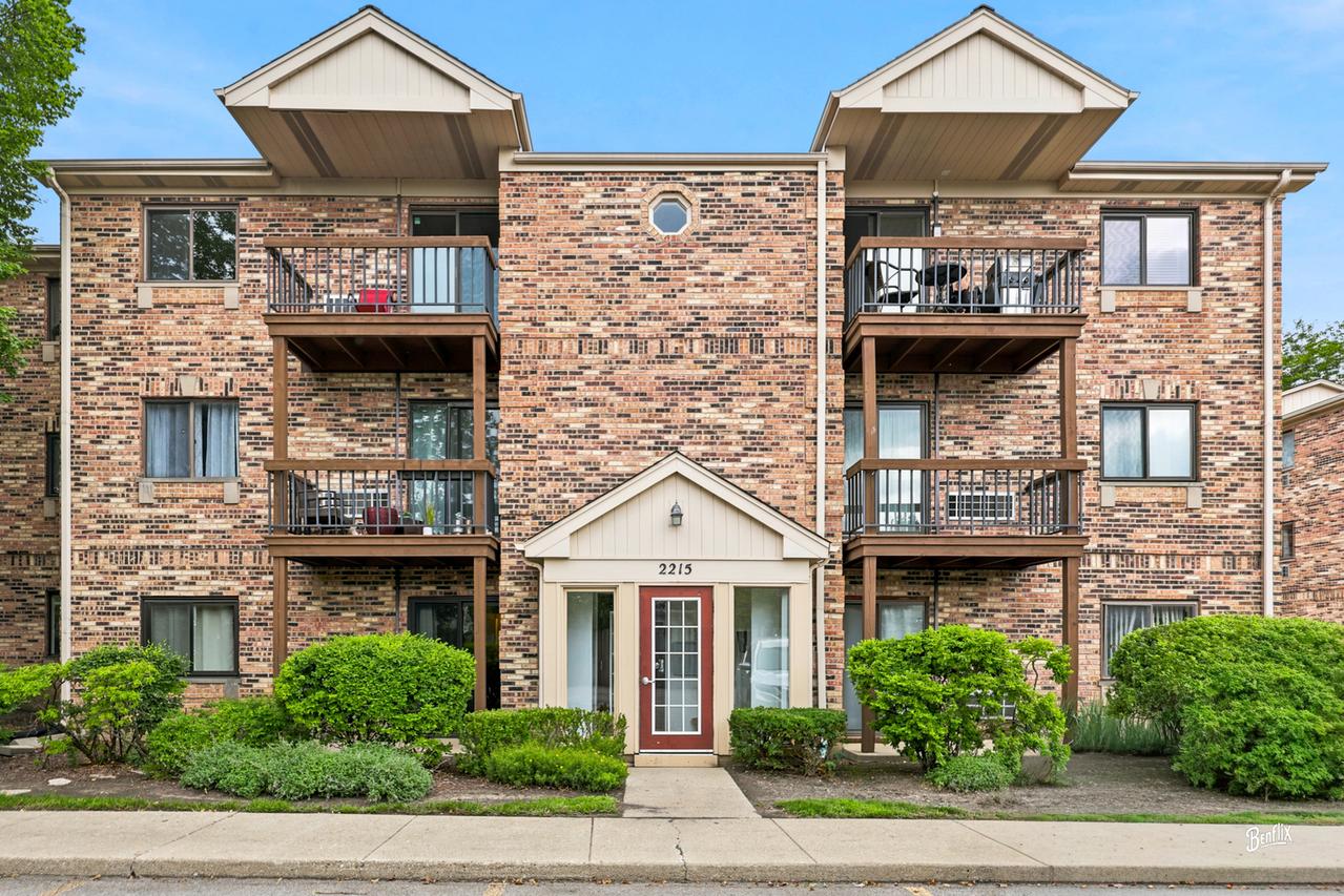 2215 Nichols Rd. #21F, Arlington Heights, IL 60004