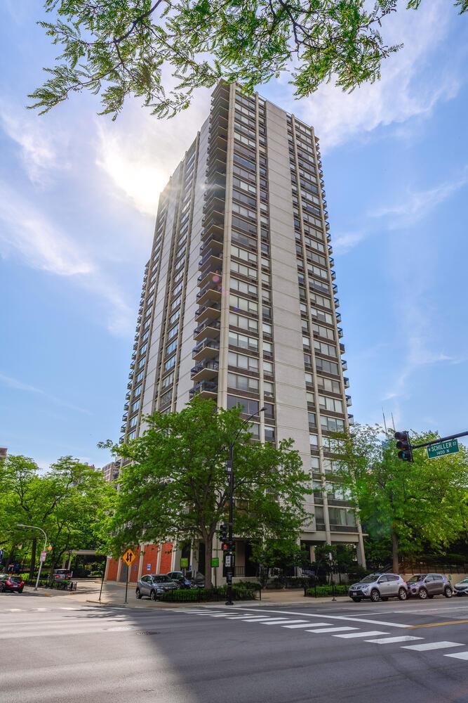 1360 N Sandburg Ter. #2701C, Chicago, IL 60610